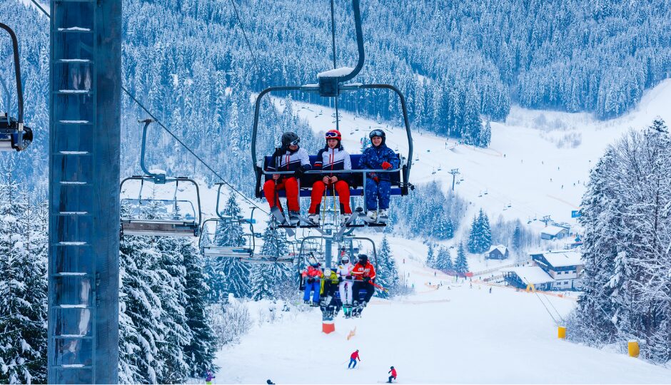 SkiLiftFamilyLowCrowds